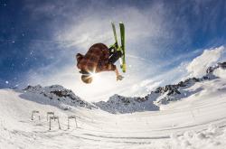 开云体育入口-钢与诗的碰撞，美国力克瑞典，孔德高光表现定义经典之战