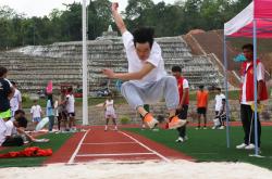 开云平台-包含体育场上搏杀纷呈，观众热血澎湃的词条