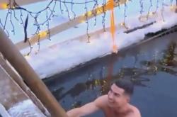 开云体育在线-芬兰运动员在冰上表演项目中完美发挥