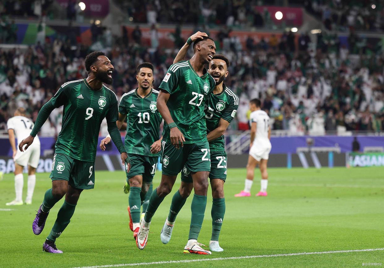 关于墨西哥客场大胜美国，夺得小组头名的信息