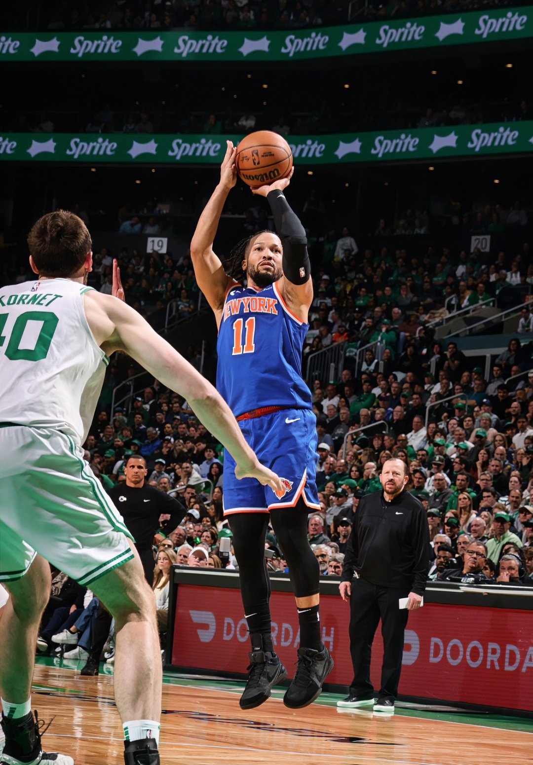 包含尼克斯队实力强劲,轻松打破对手防守的词条 包含尼克斯队实力强劲,轻松打破对手防守的词条