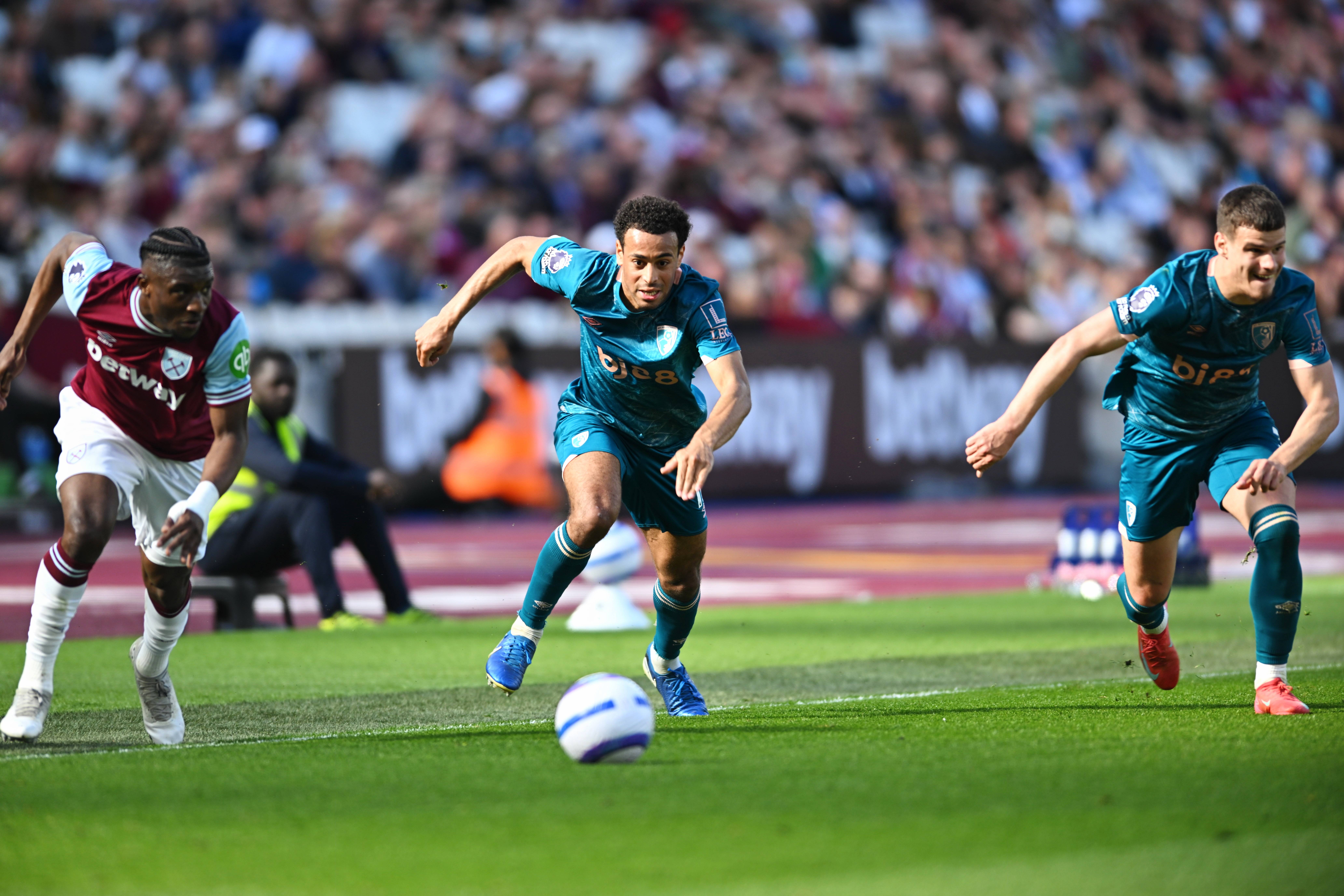 西汉姆联客场大胜伯恩茅斯,豪取三分 西汉姆联客场大胜伯恩茅斯,豪取三分