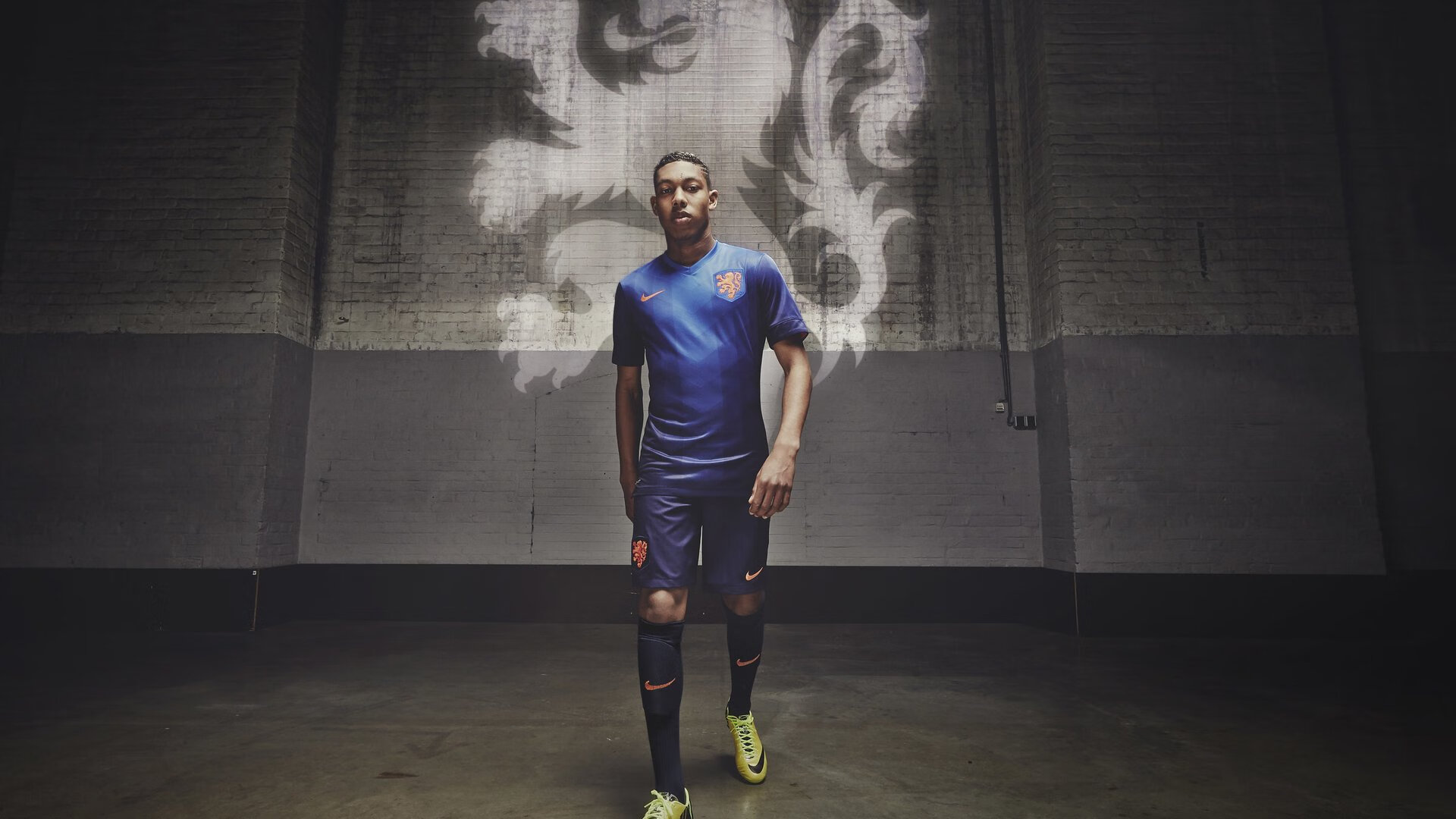 双重叛徒?阿劳霍倒戈一击,阿尔及利亚奇迹夜掀翻荷兰