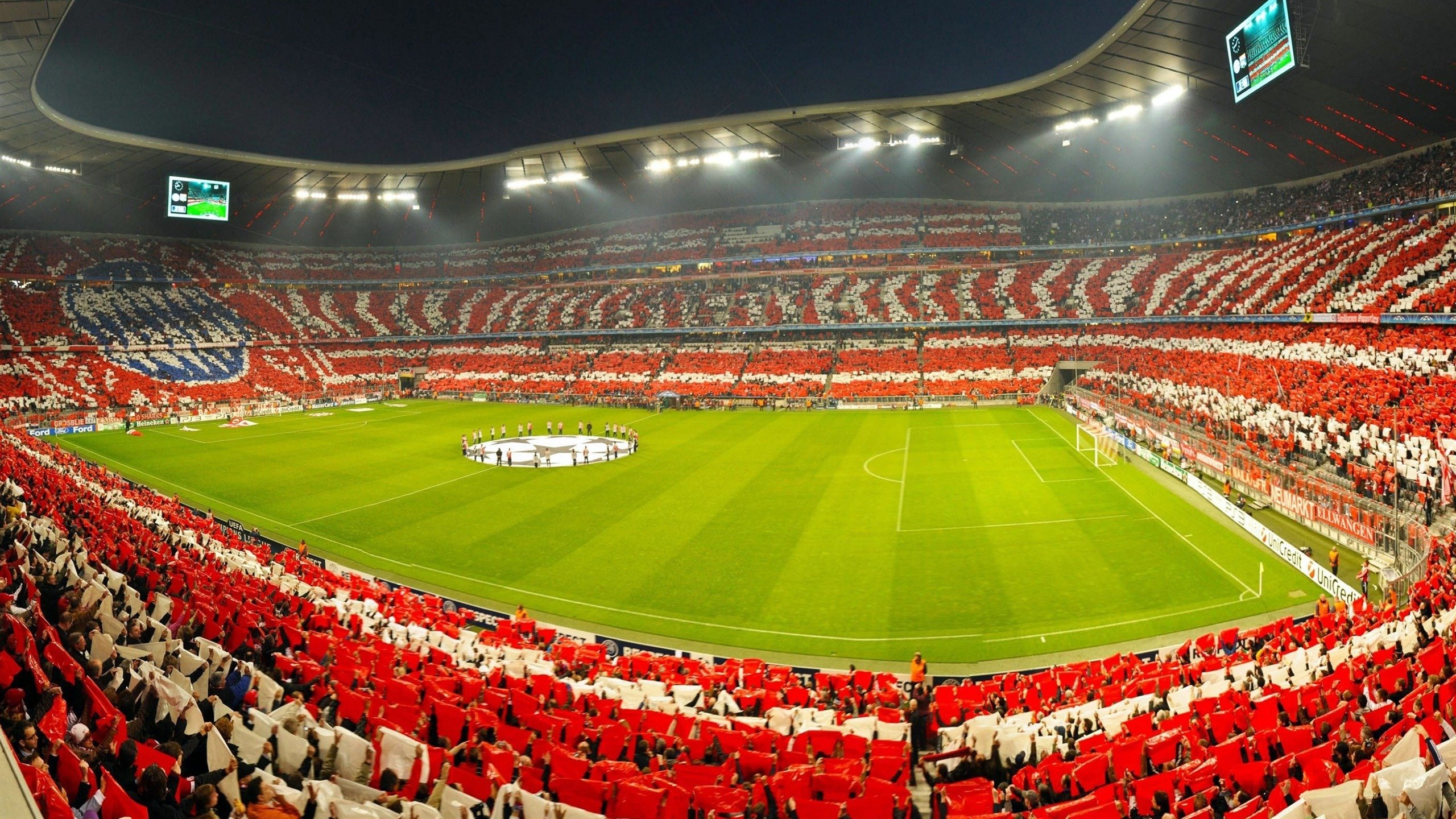 极速引擎与绿茵战鼓，两个赛场上的同一曲极限咏叹