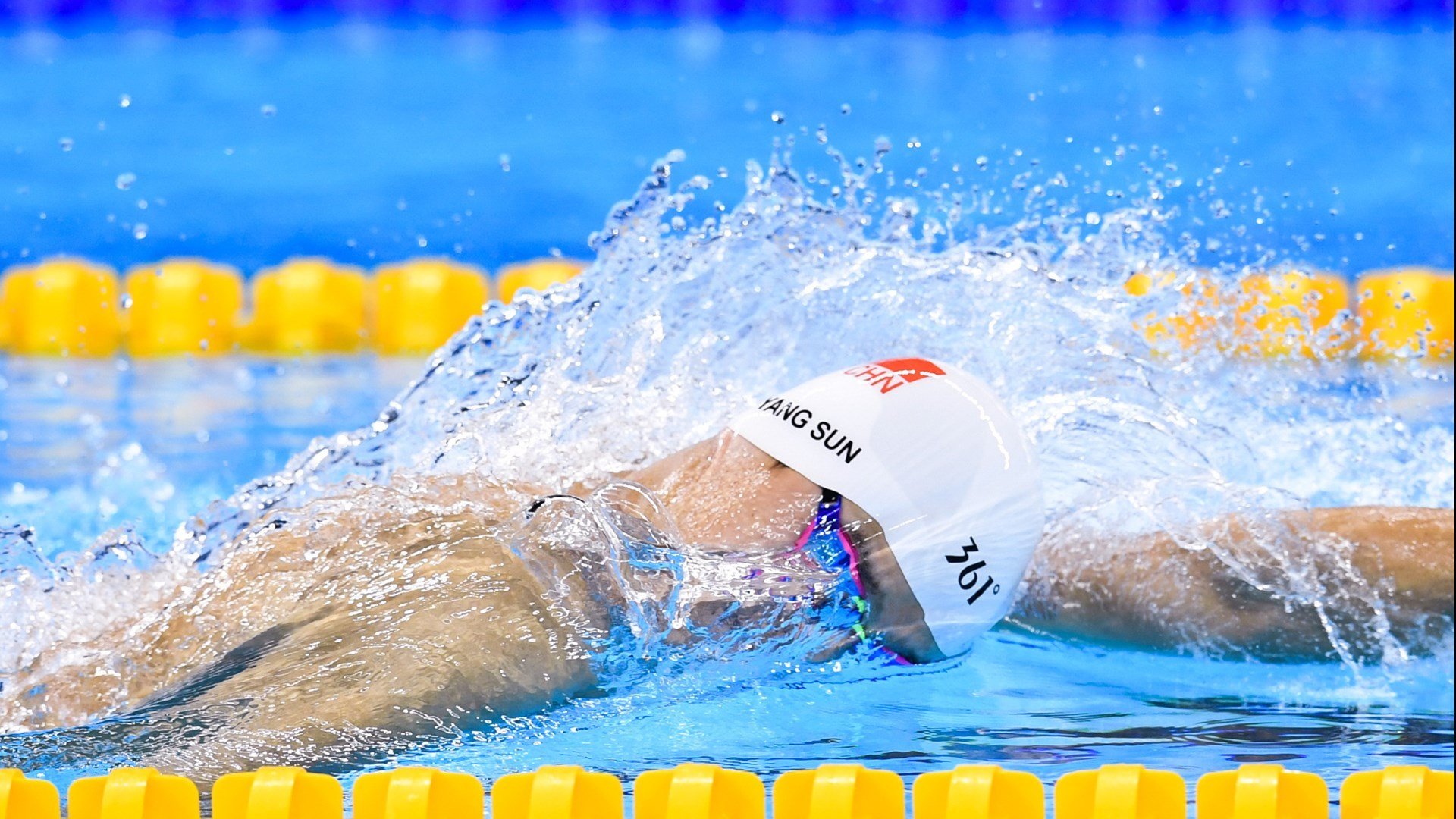 银箭破晓，诺里斯在赛道上的青春起义