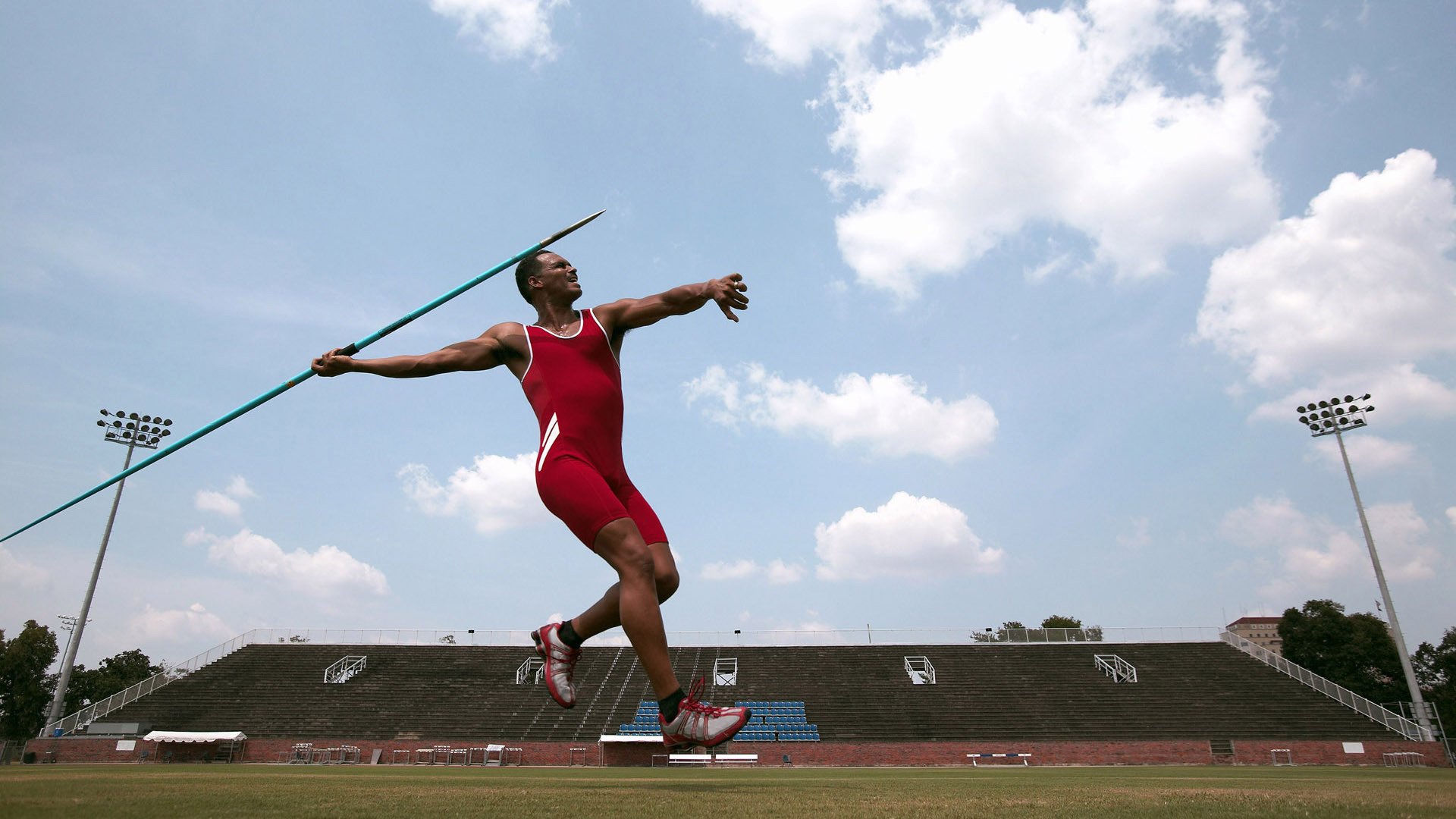 绝杀赛道，阿隆索的统治与红牛利刃刺穿索伯心脏